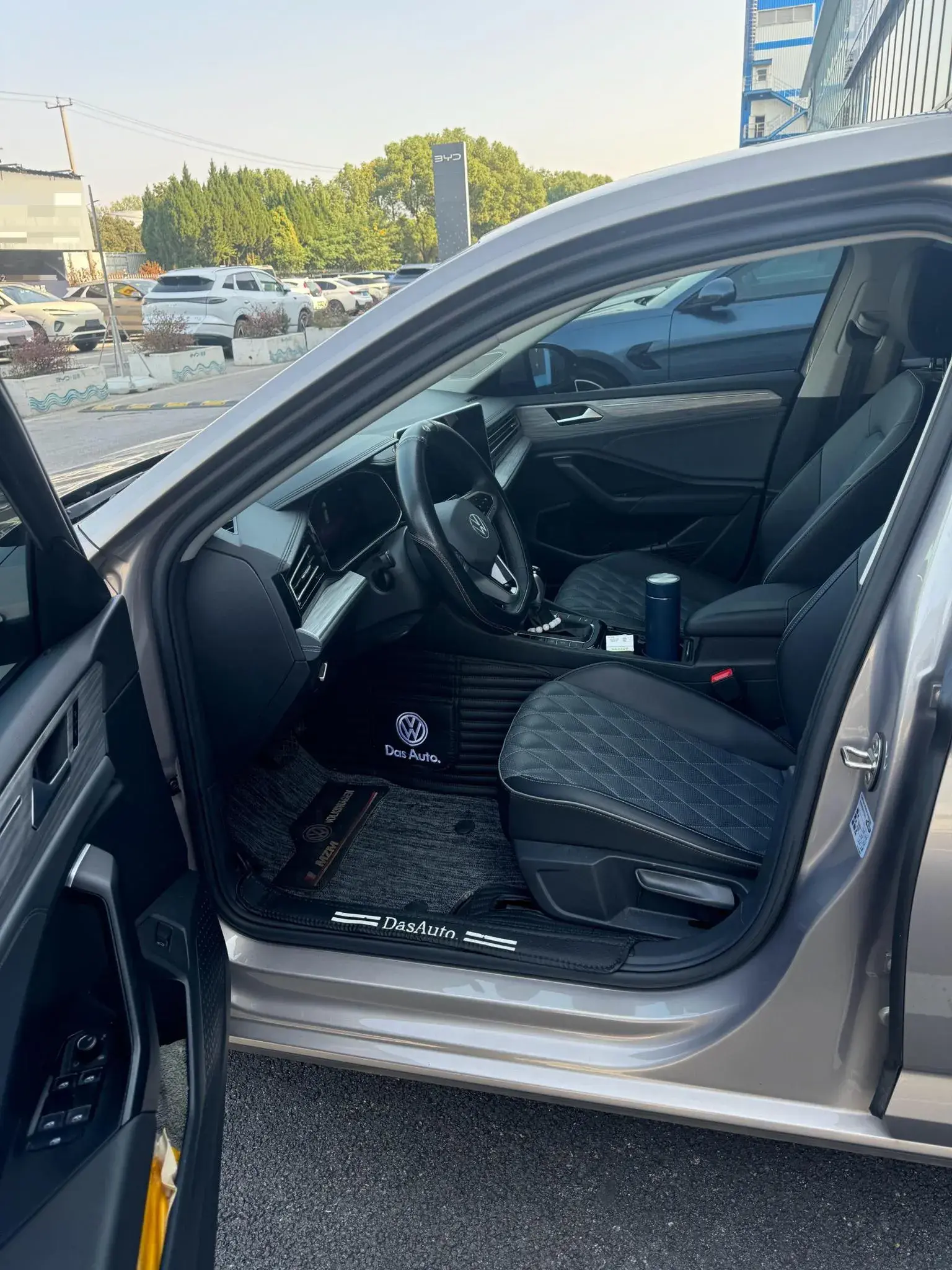 2023 VOLKSWAGEN SAGITAR thumbnail 4