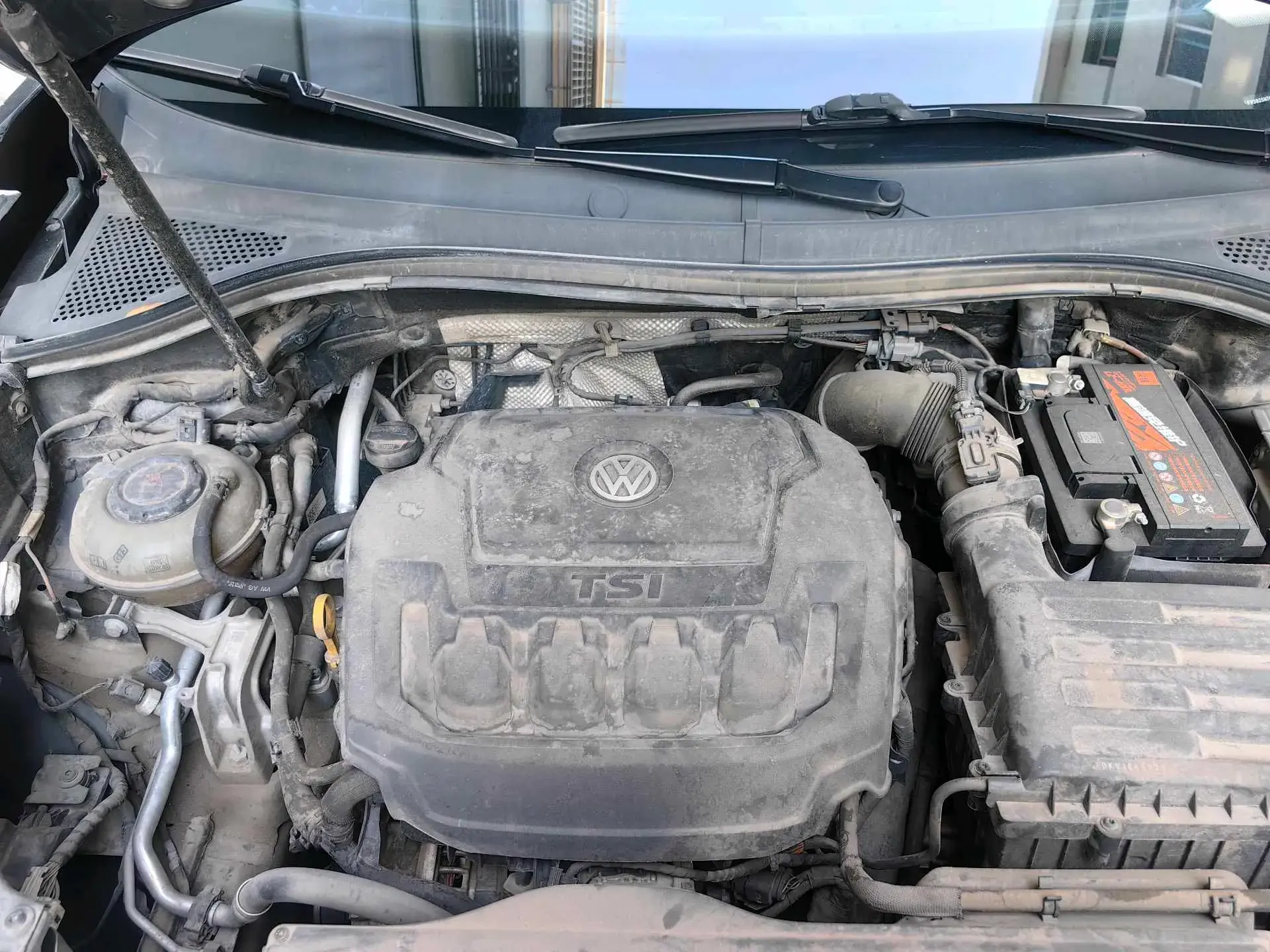 2019 VOLKSWAGEN TAYRON thumbnail 3