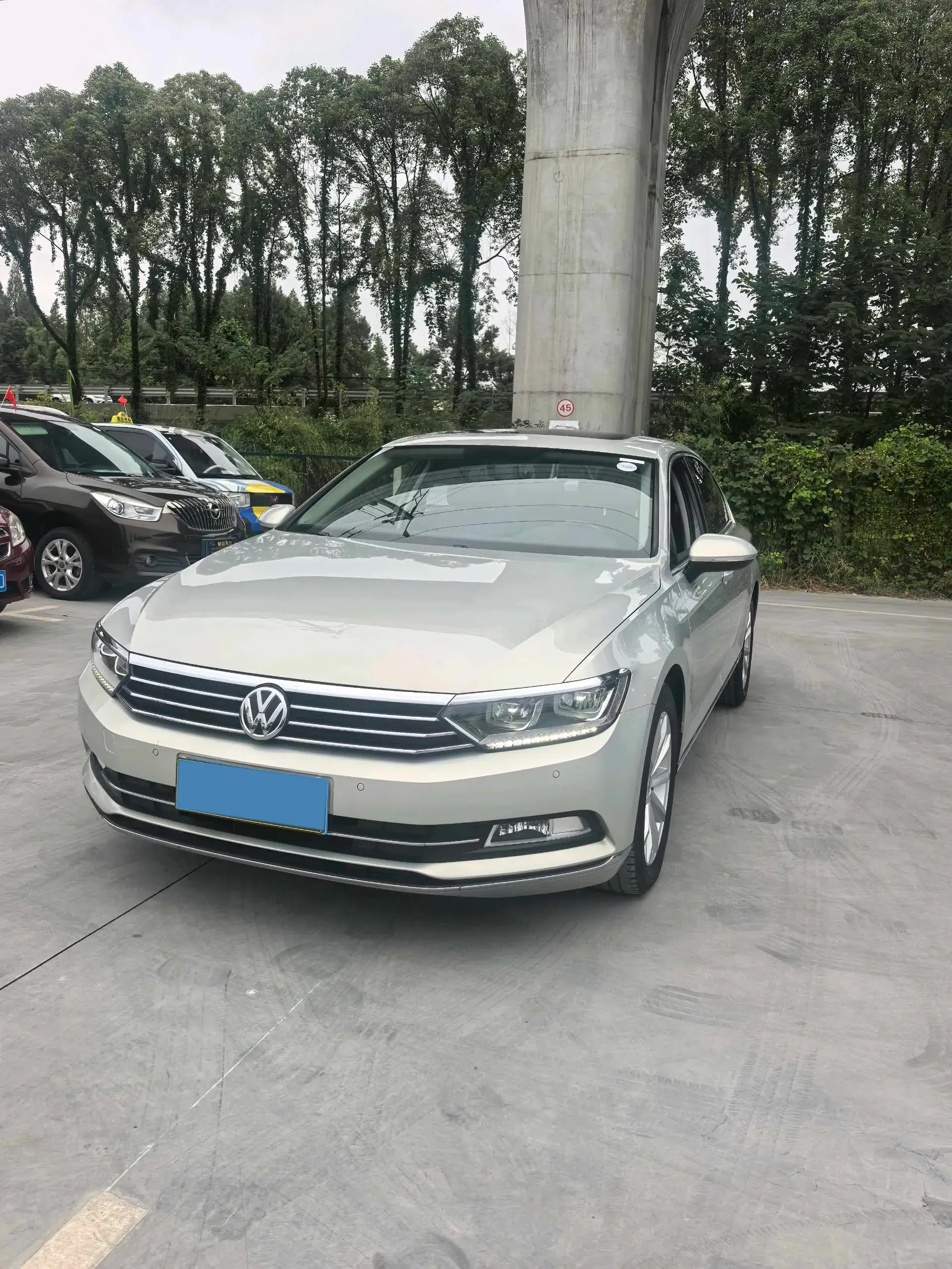 2019 VOLKSWAGEN MAGOTAN view 1