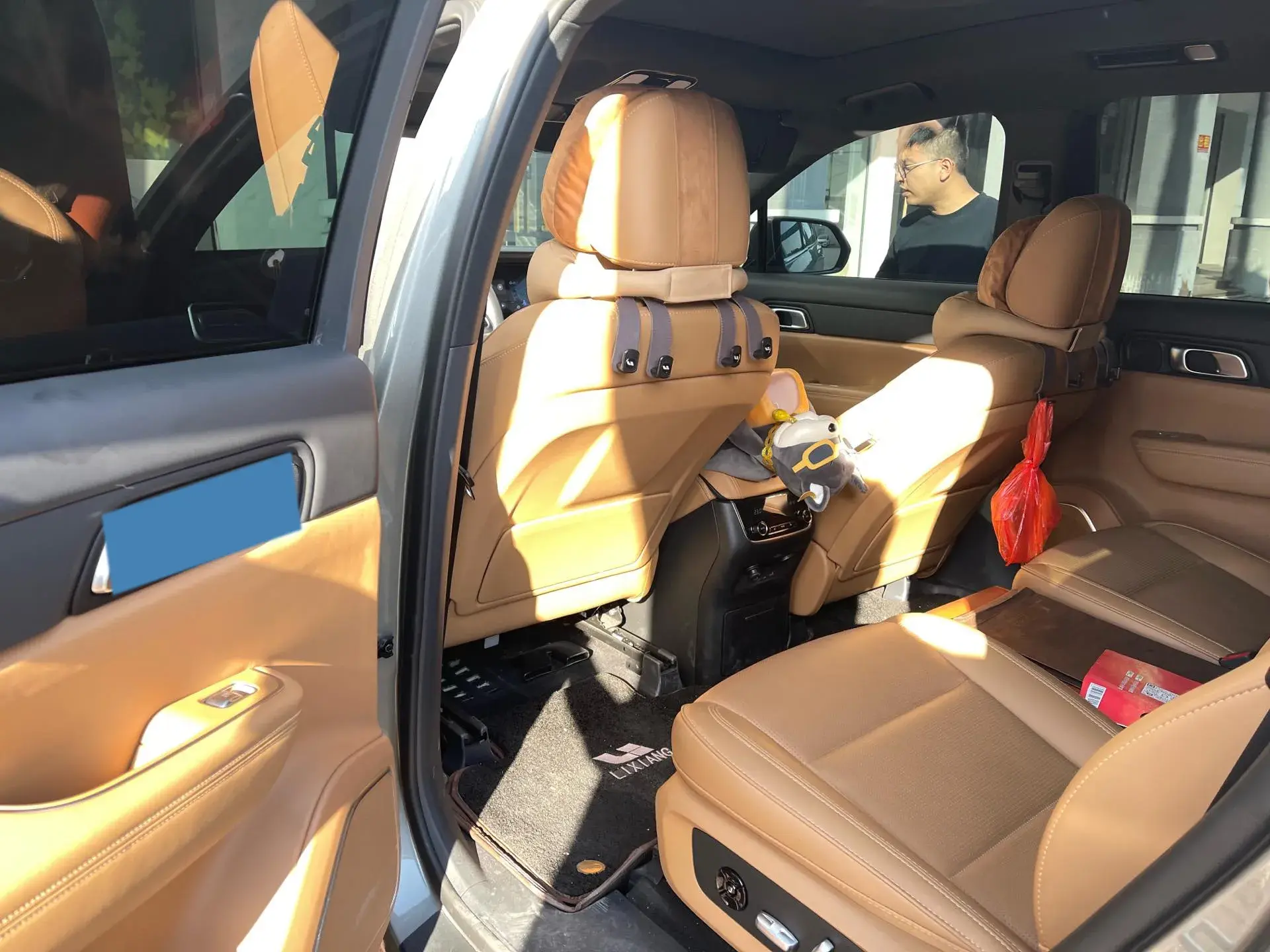 2021 LI ONE thumbnail 3