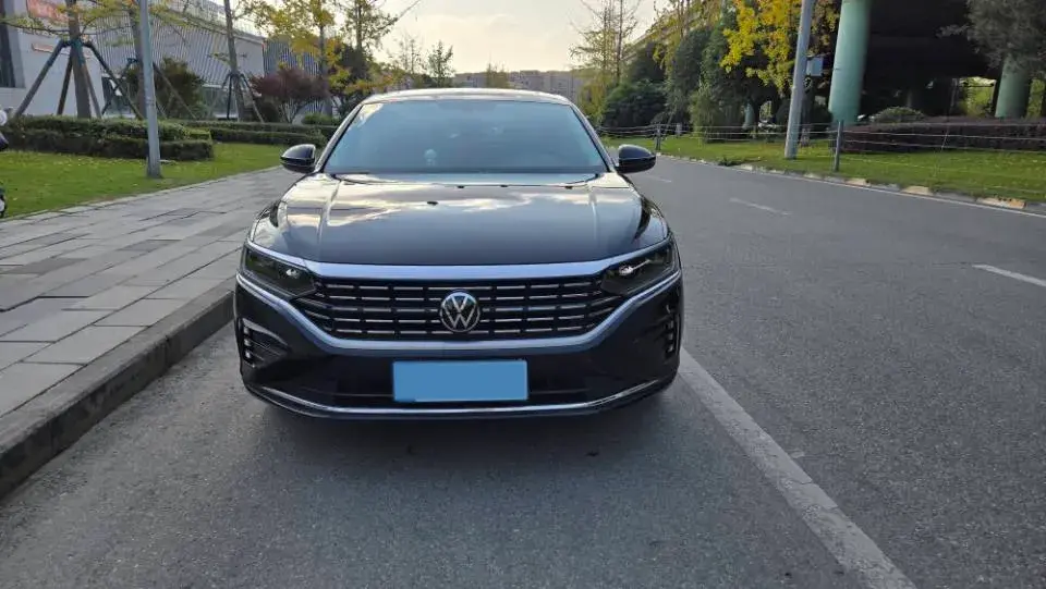 2022 VOLKSWAGEN PASSAT thumbnail 2