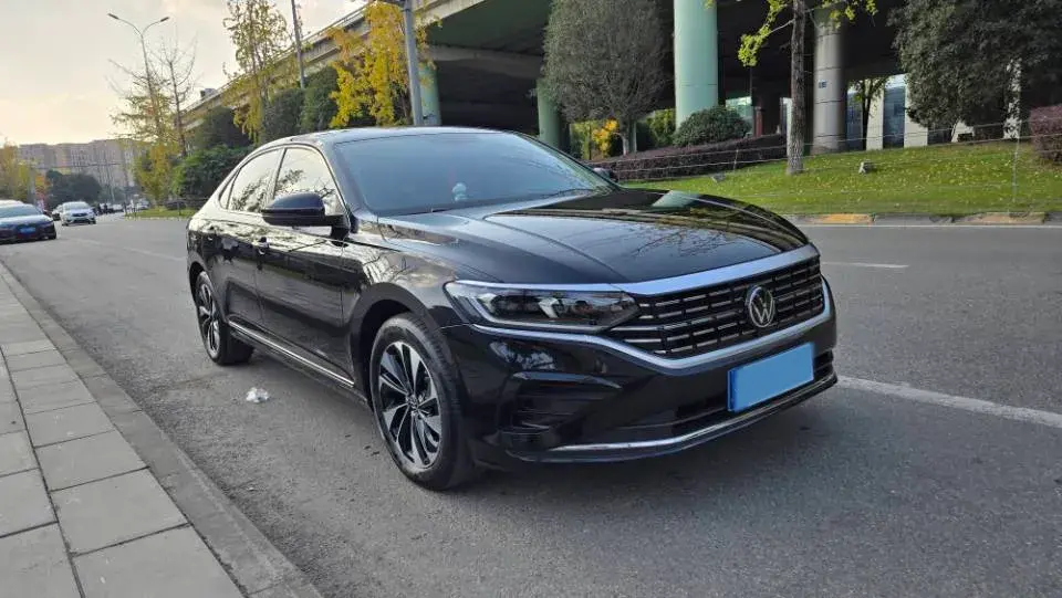 2022 VOLKSWAGEN PASSAT thumbnail 3