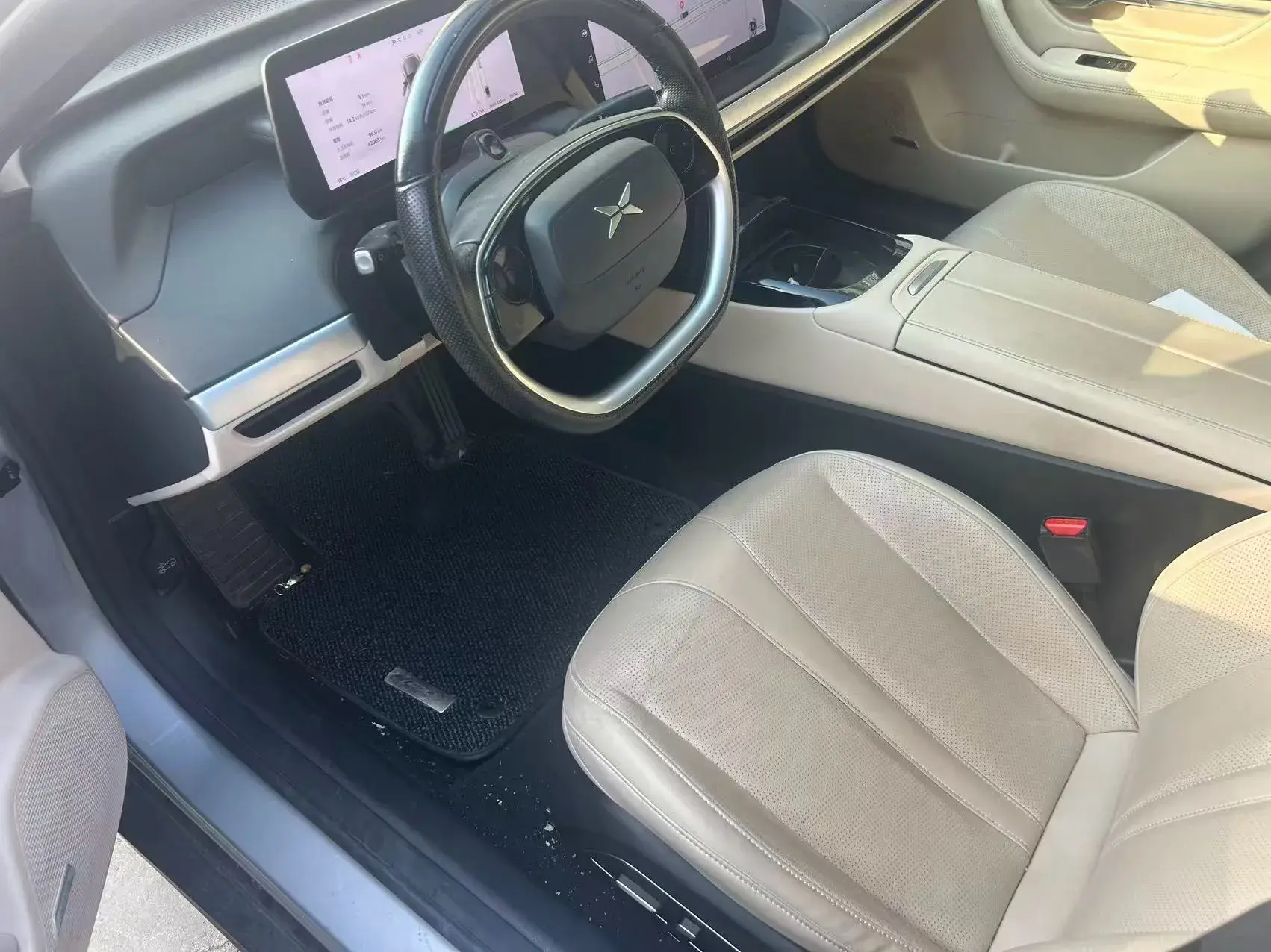 2020 XPENG P7 thumbnail 3