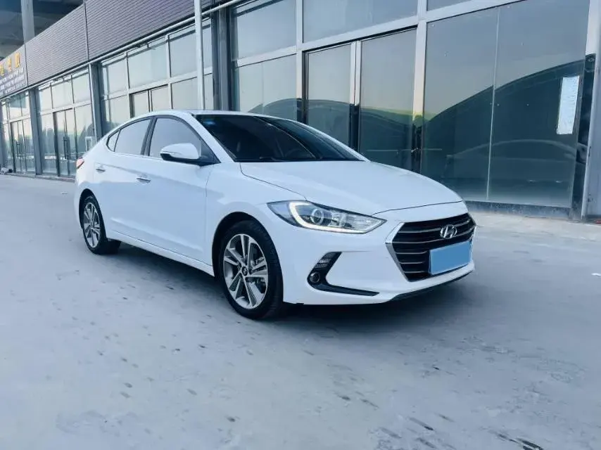 2016 HYUNDAI ELANTRA thumbnail 3