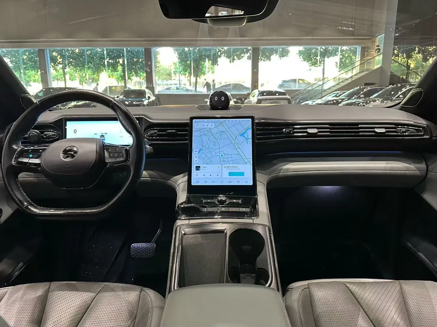 2020 NIO ES8 thumbnail 4