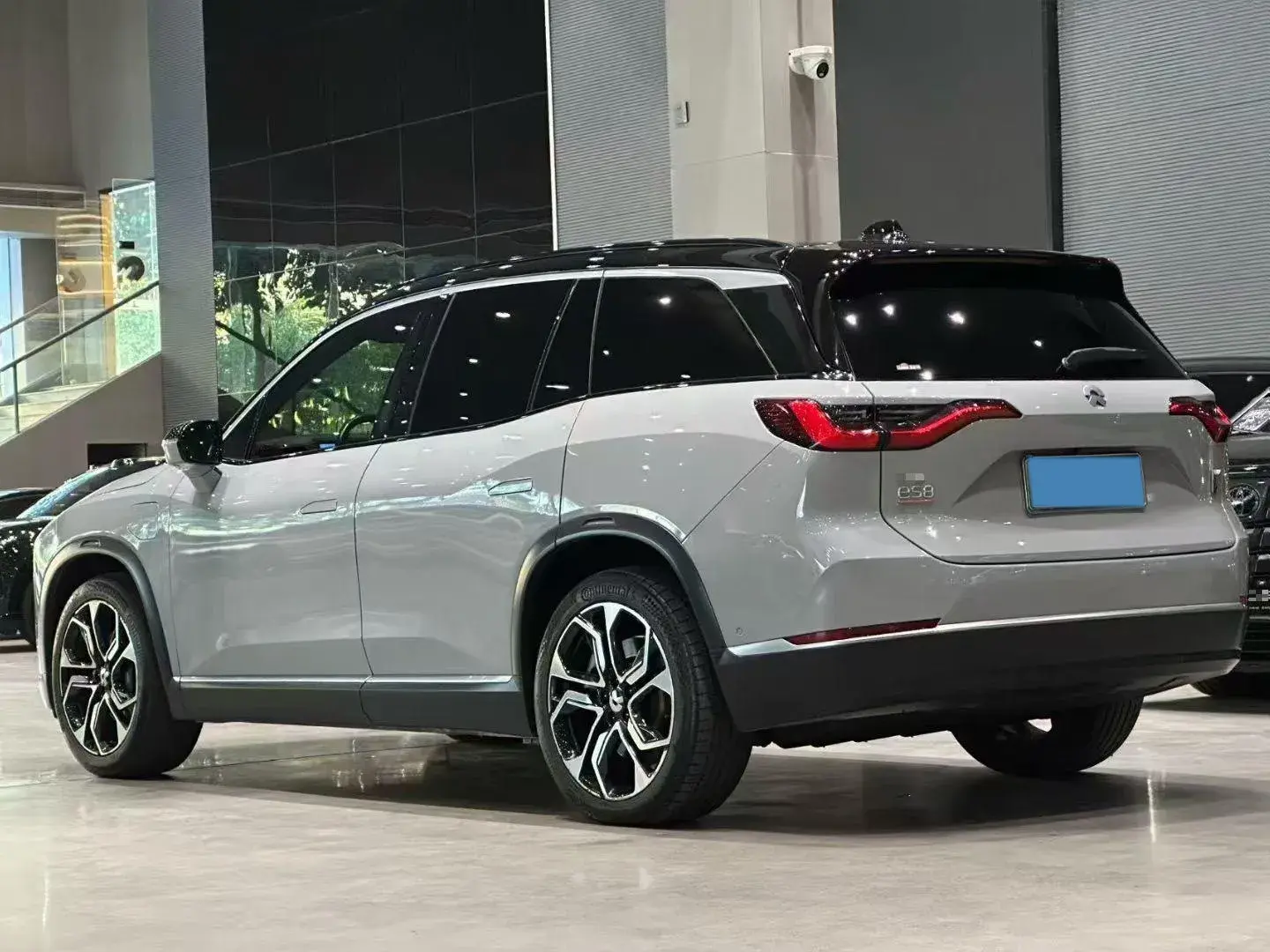 2020 NIO ES8 thumbnail 3