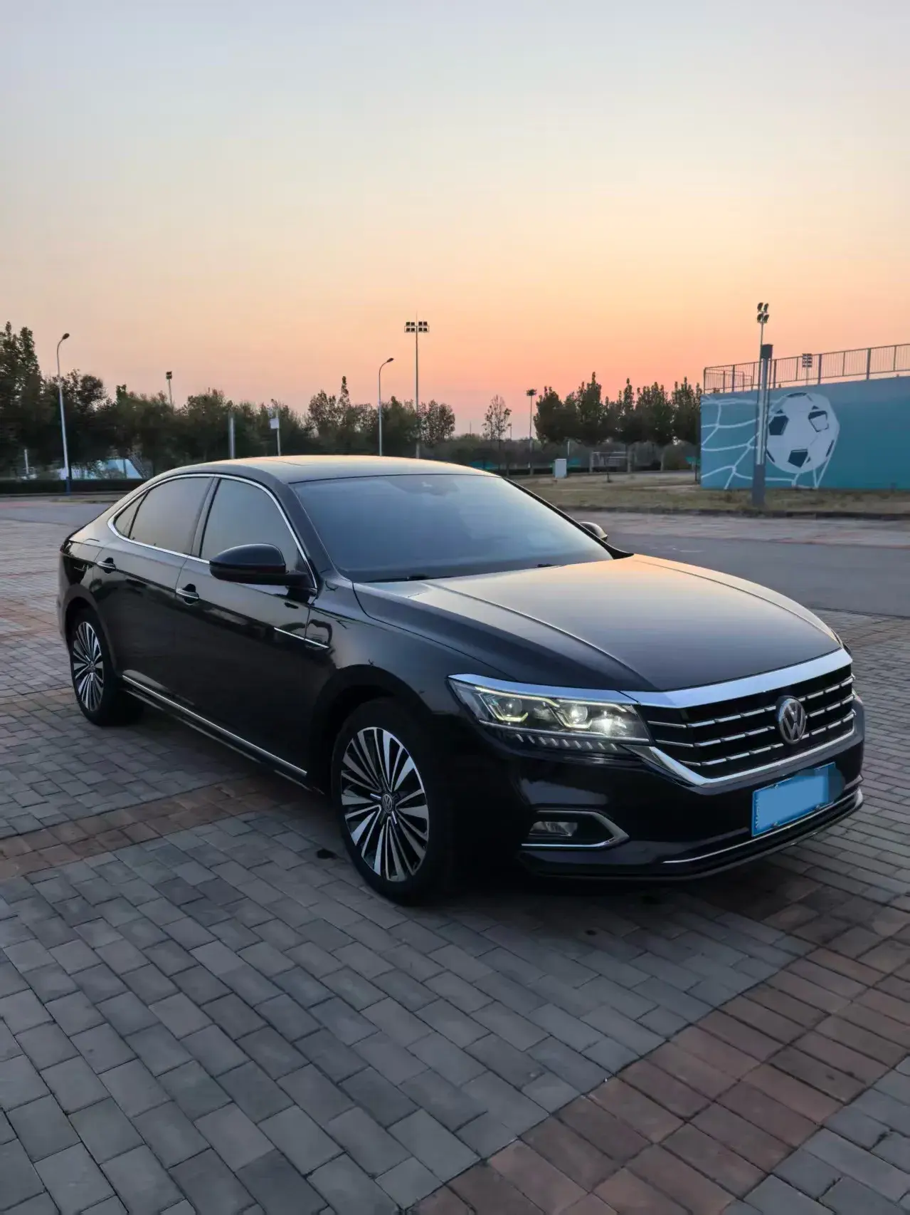 2019 VOLKSWAGEN PASSAT thumbnail 3