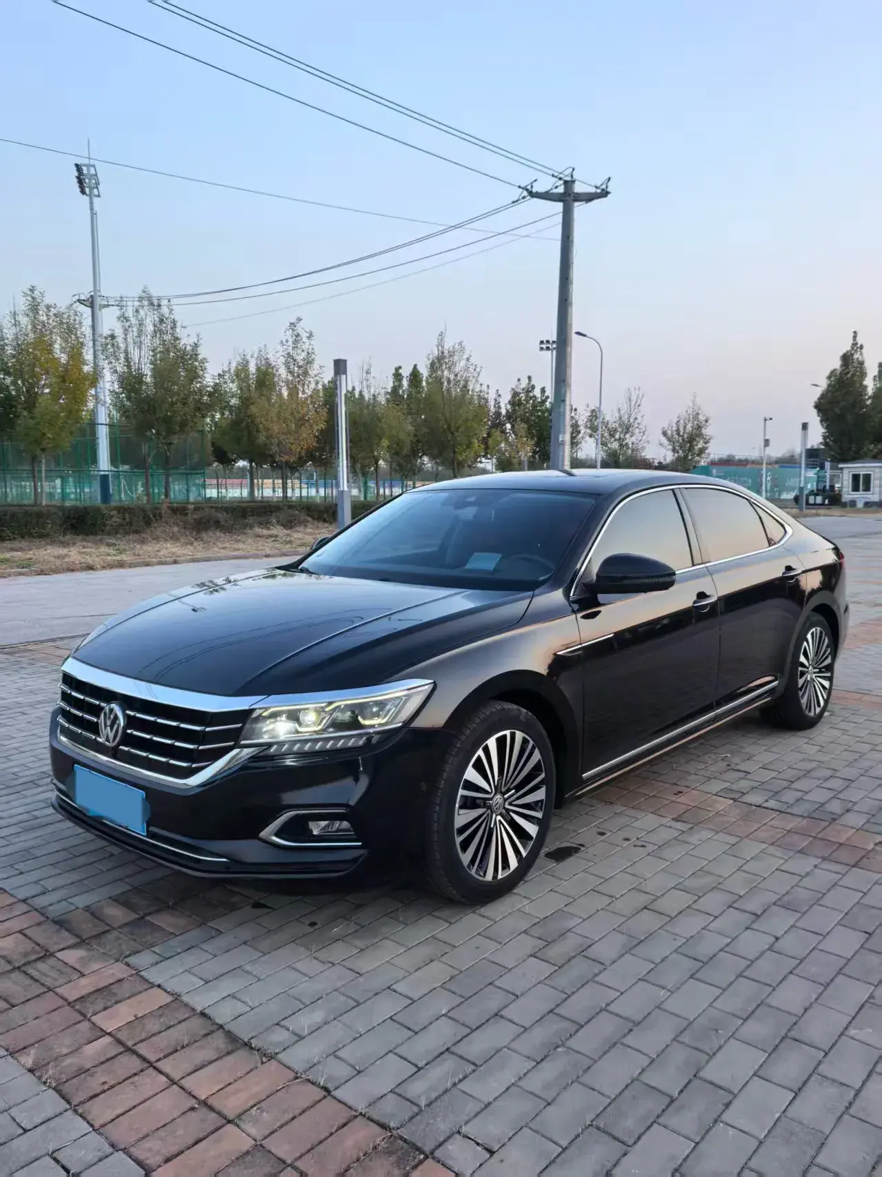 2019 VOLKSWAGEN PASSAT view 1