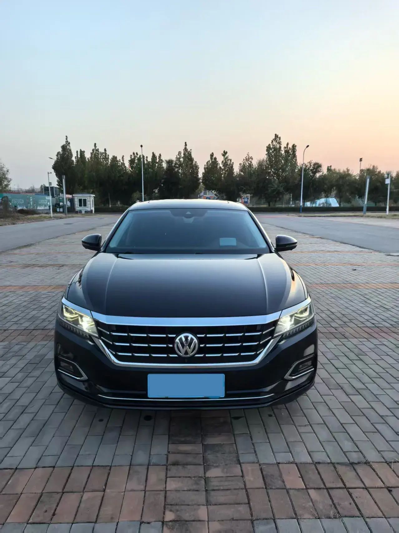 2019 VOLKSWAGEN PASSAT thumbnail 2