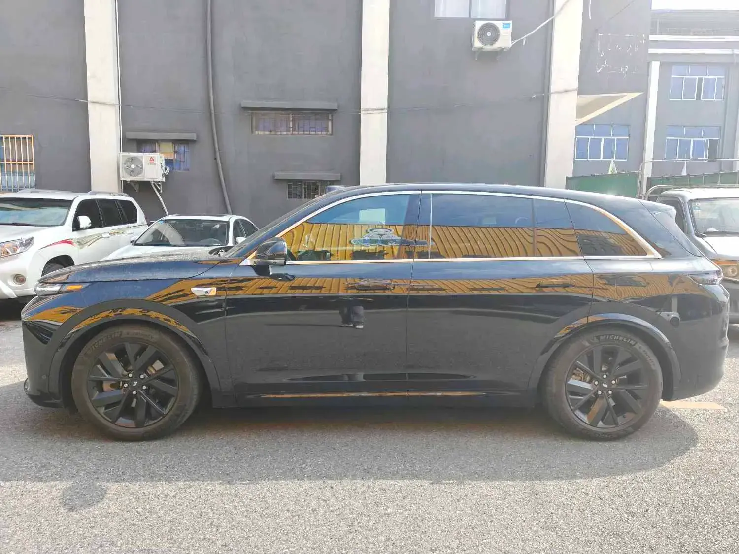 2023 LI L7 thumbnail 2