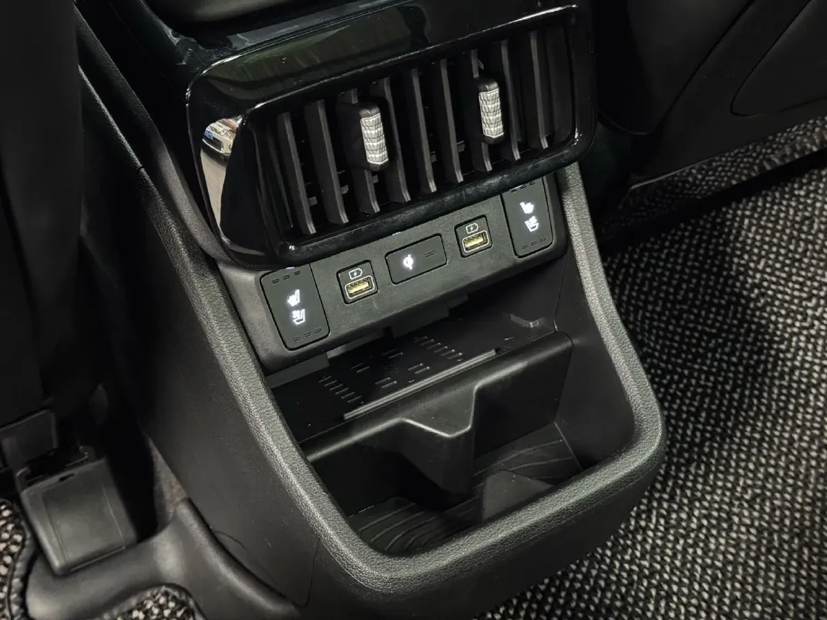 2021 Hyundai Custo 2.0T 236HP L4 8AT,autocango,china used car exporter,china ev exporter,chinese used car exporter,chinese used ev exporter