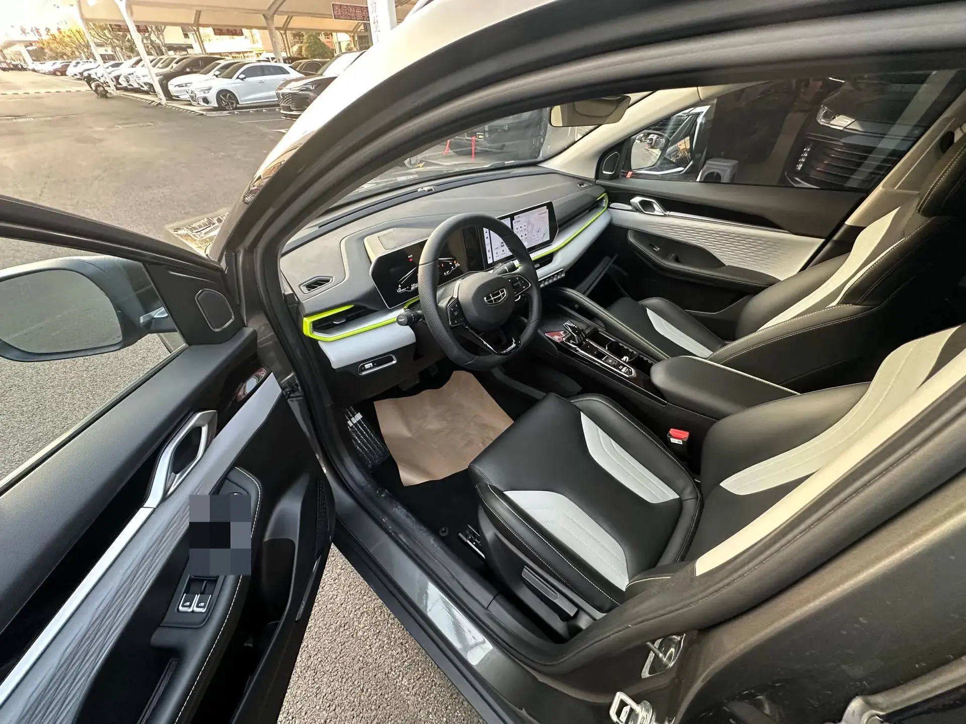 2022 GEELY COOLRAY thumbnail 4