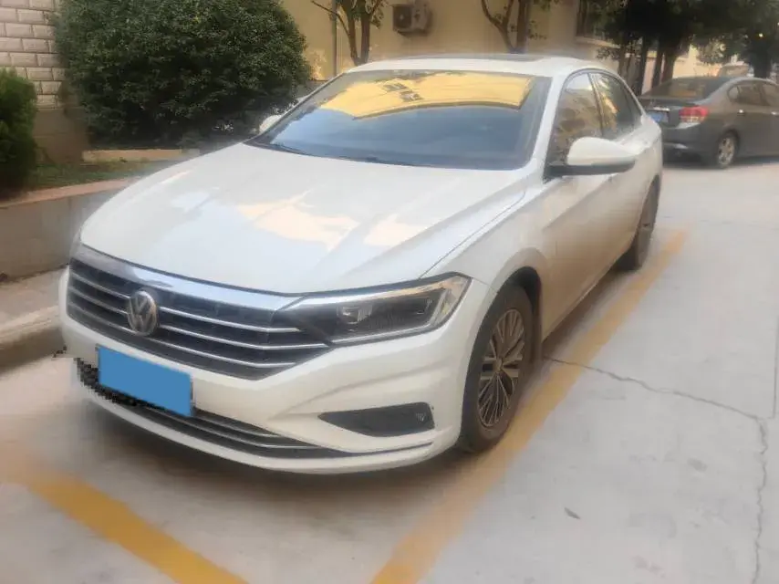 2019 VOLKSWAGEN SAGITAR view 1