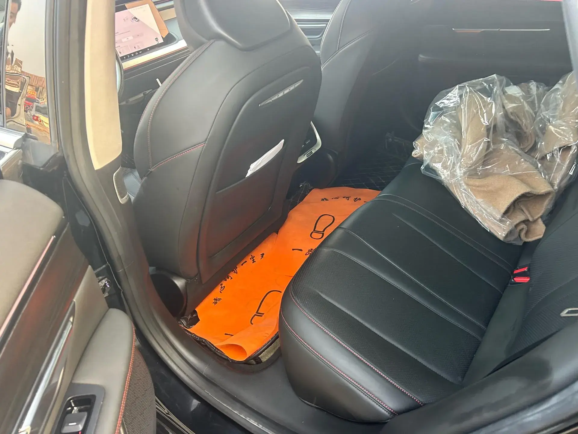 2023 XPENG P7 thumbnail 3