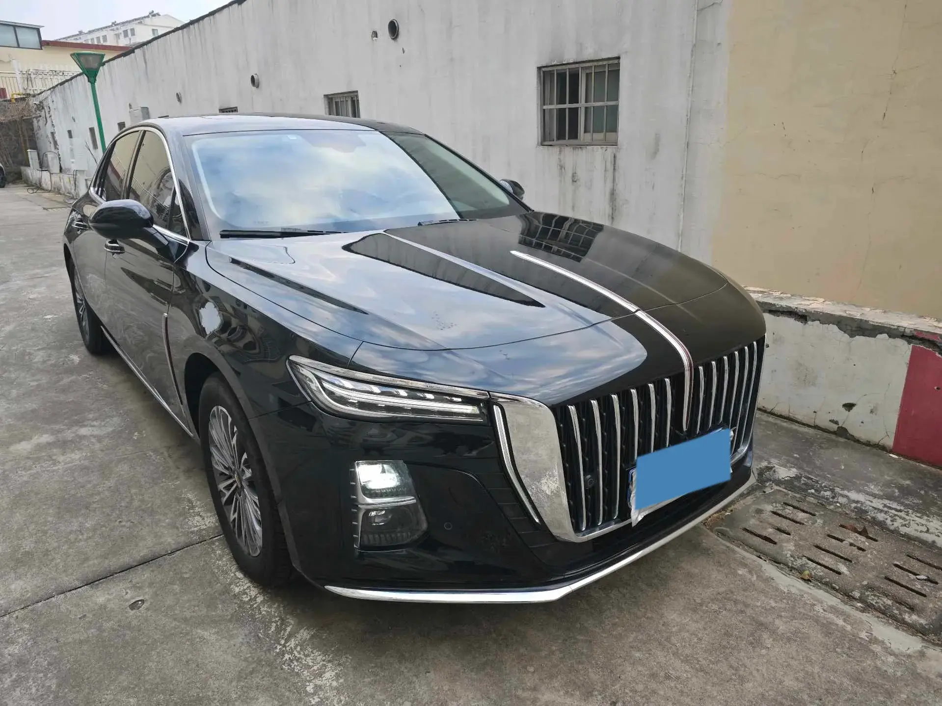 2023 HONGQI H5 thumbnail 3