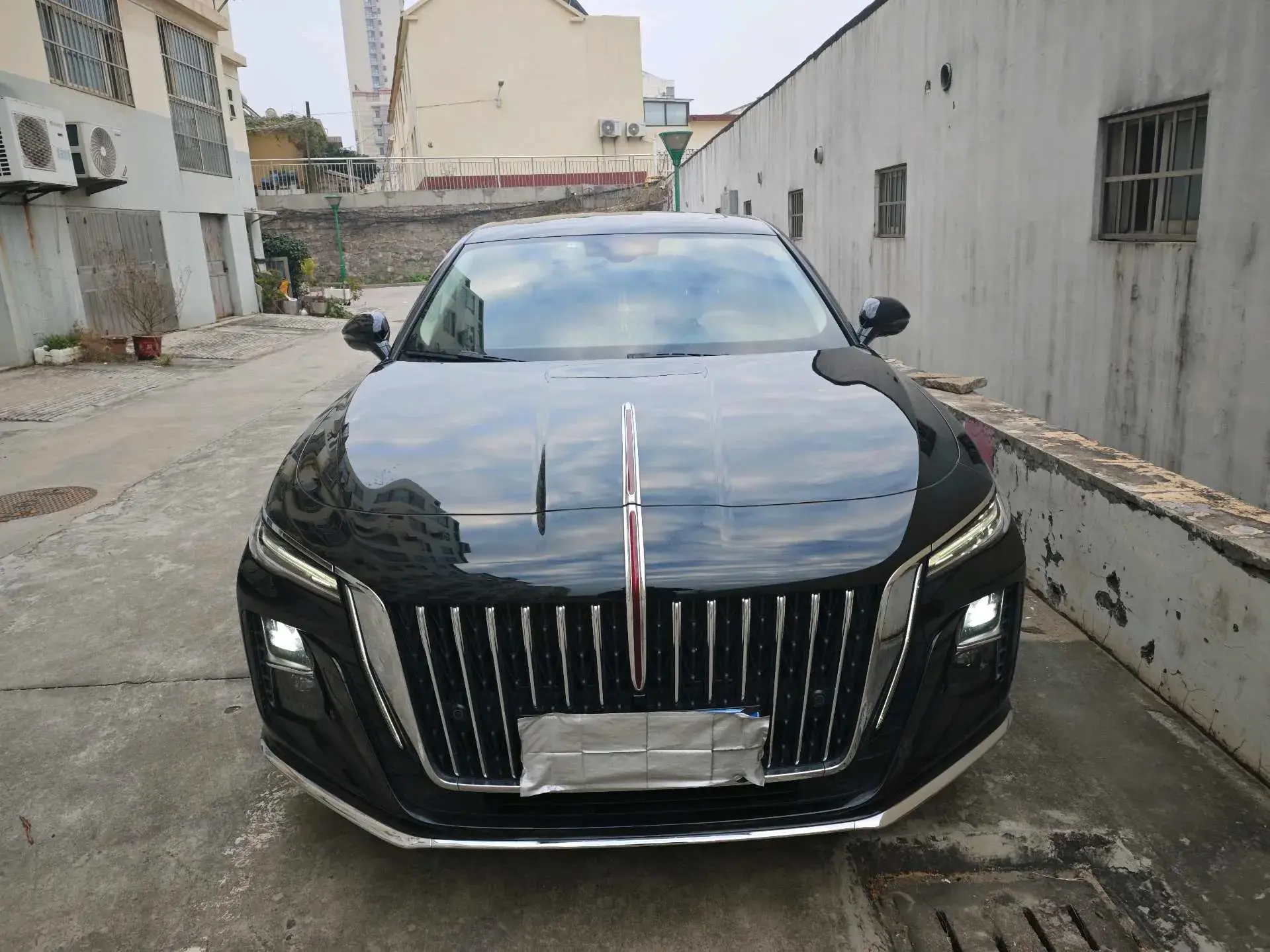 2023 HONGQI H5 thumbnail 2
