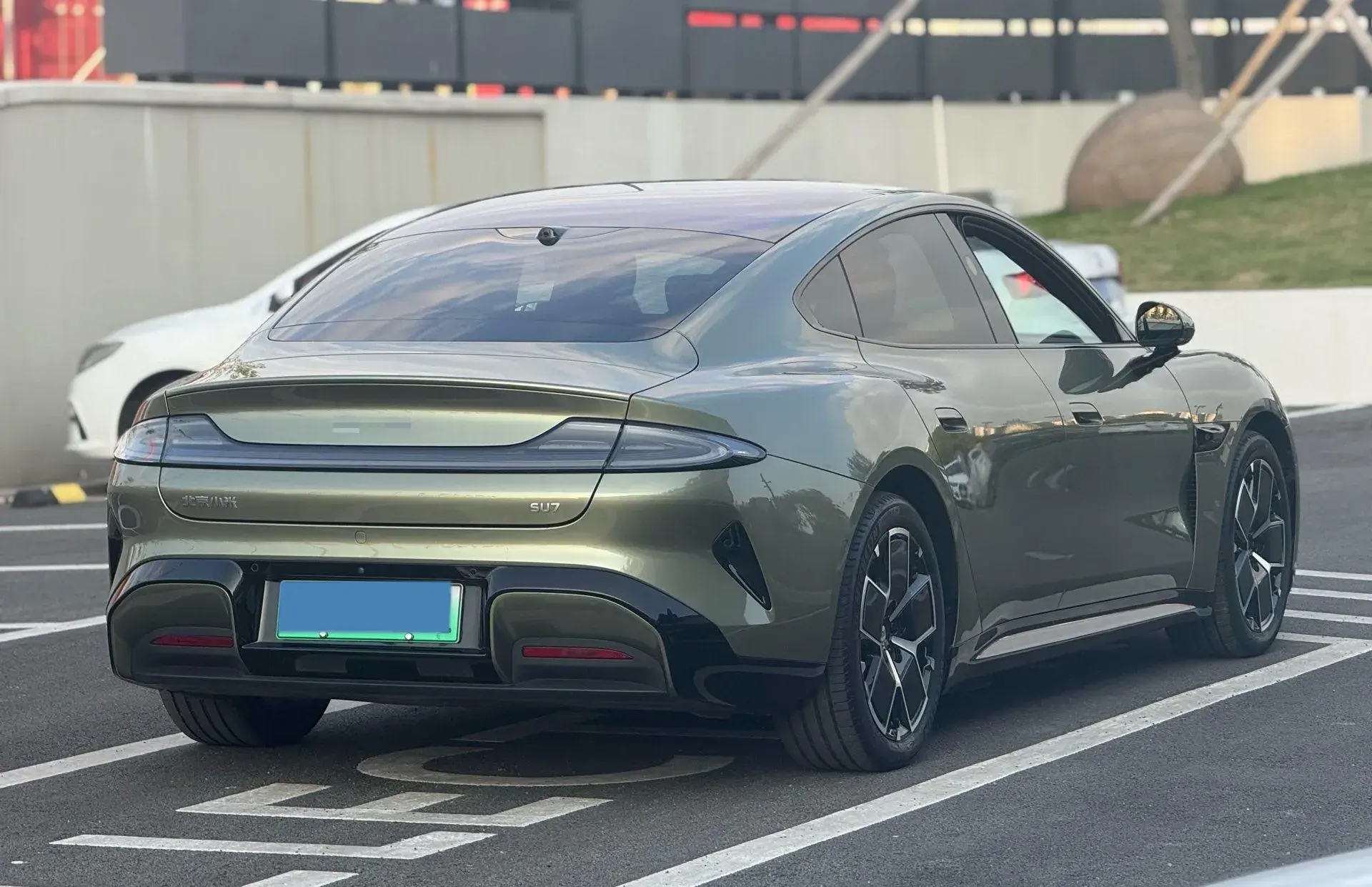 2024 MI SU7 thumbnail 2