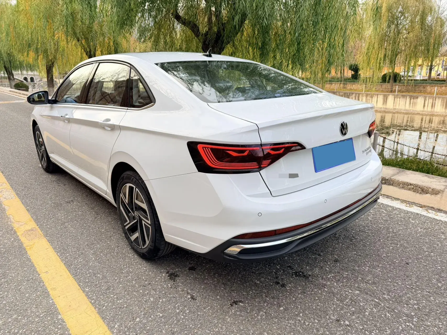 2025 VOLKSWAGEN SAGITAR thumbnail 4