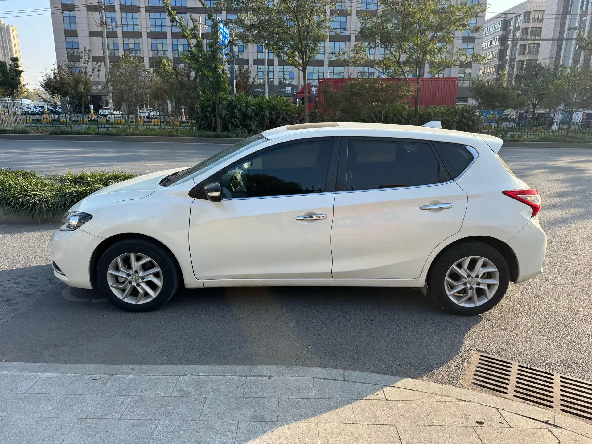 2021 NISSAN TIIDA thumbnail 2