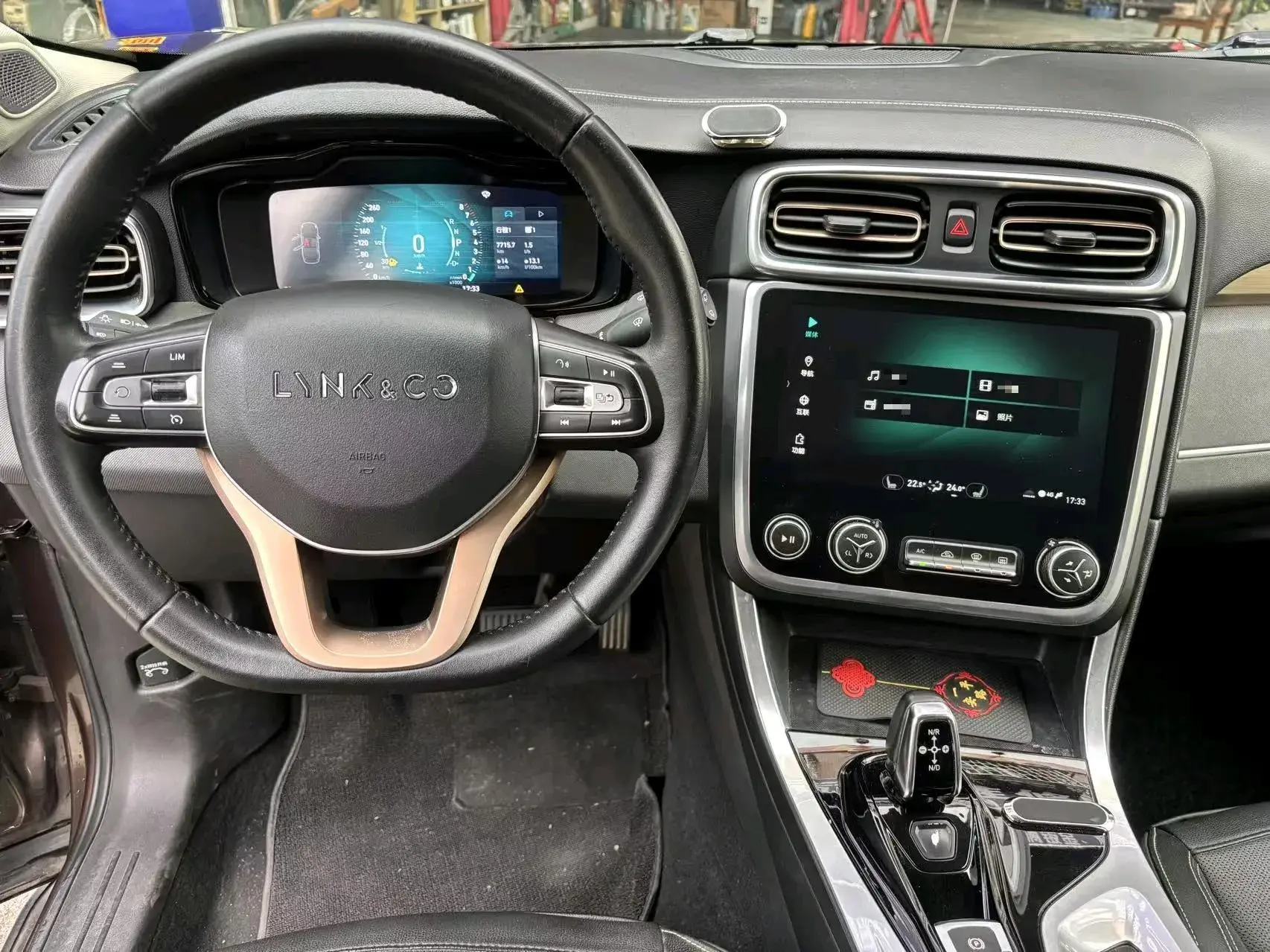 2017 LYNK&CO 01 thumbnail 4