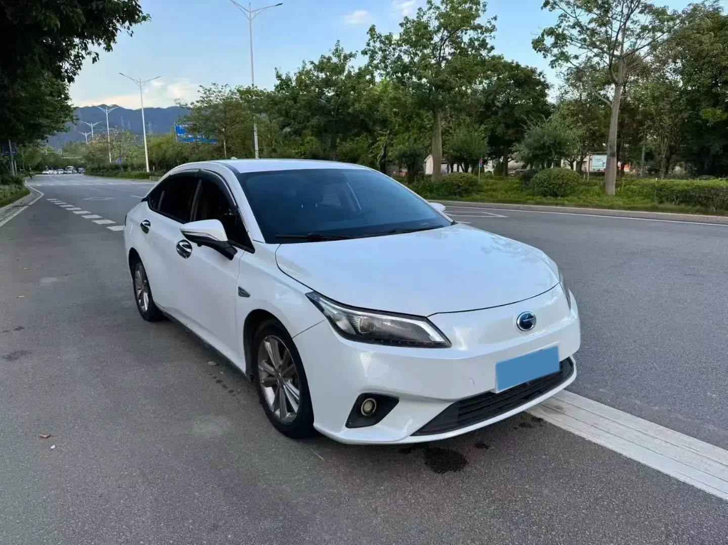 2019 AION S thumbnail 3