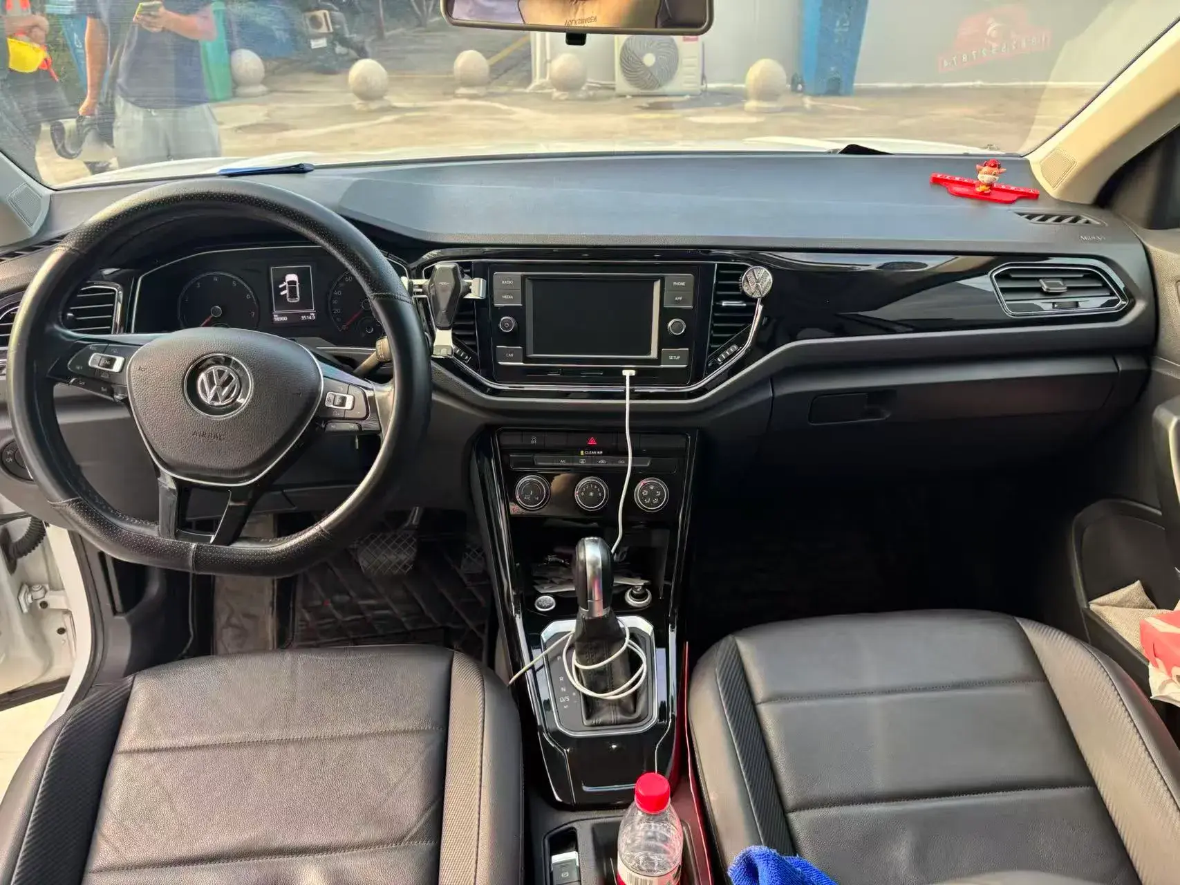 2018 VOLKSWAGEN T-ROC thumbnail 4