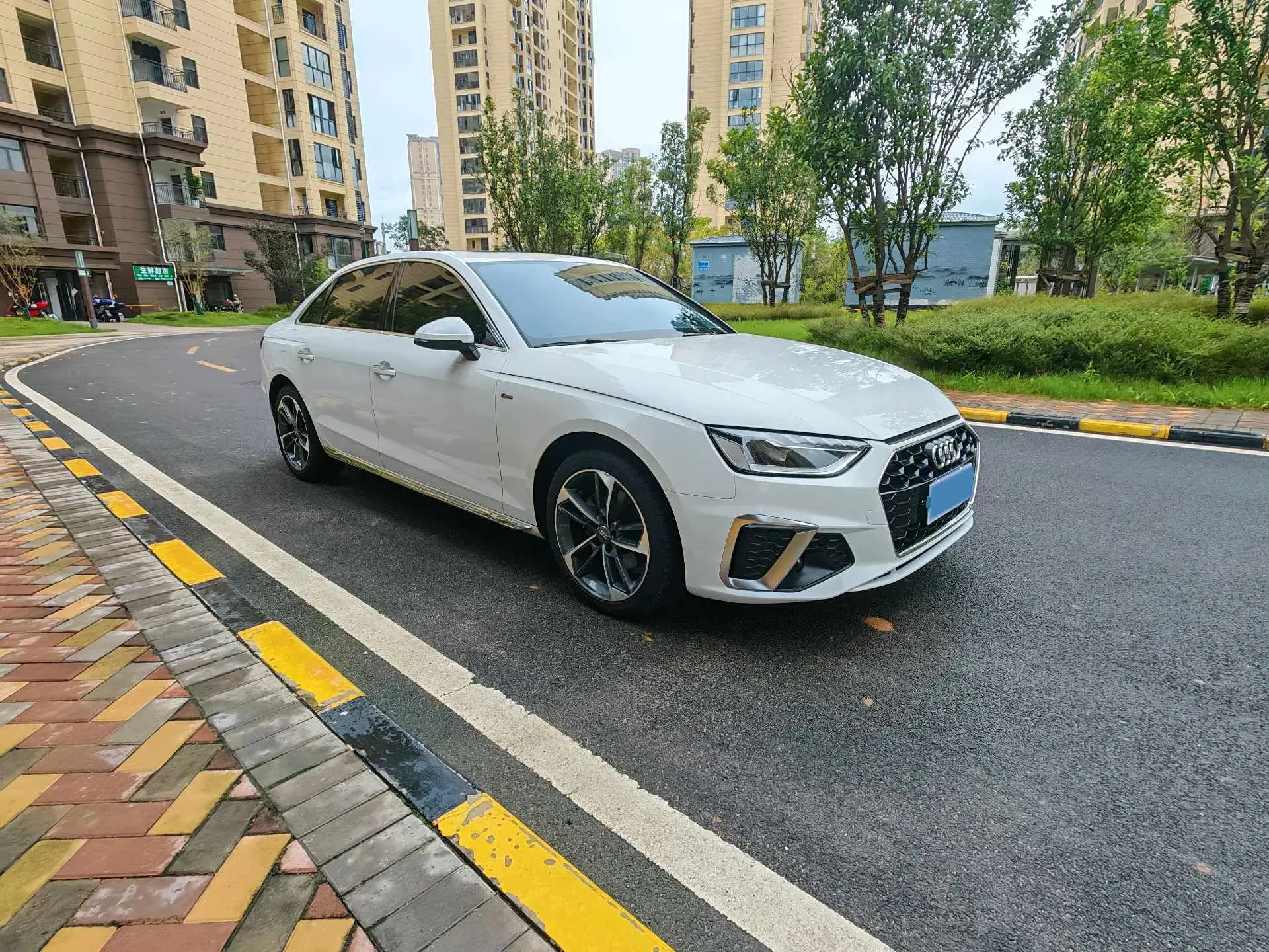 2020 AUDI A4L thumbnail 2