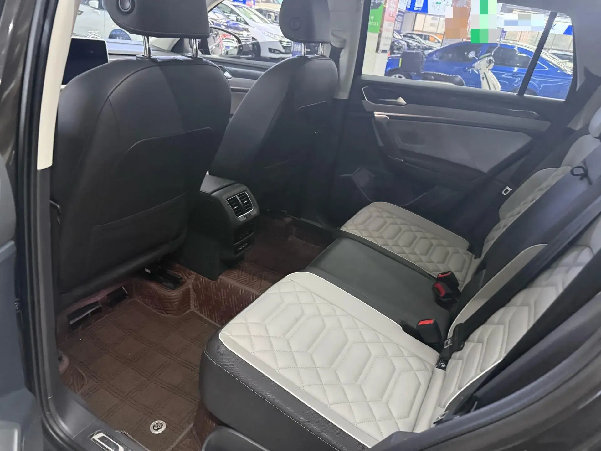 2023 VOLKSWAGEN TAYRON thumbnail 3