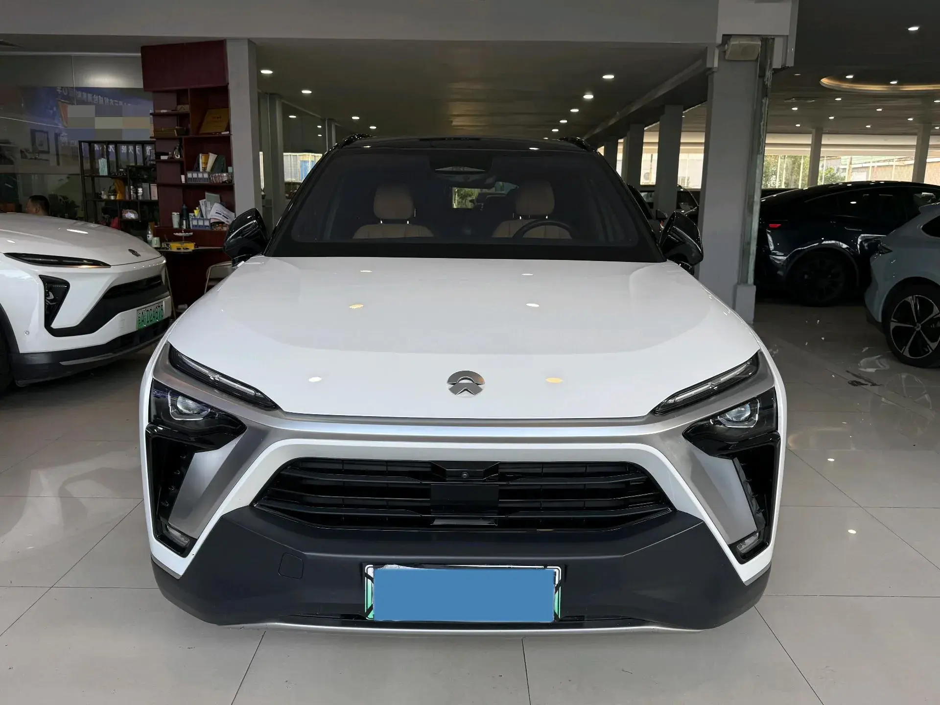 2020 NIO ES8 thumbnail 3