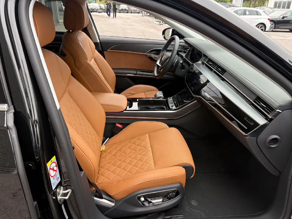 2025 Audi A8 3.0T 286HP V6 8AT,autocango,china used car exporter,china ev exporter,chinese used car exporter,chinese used ev exporter