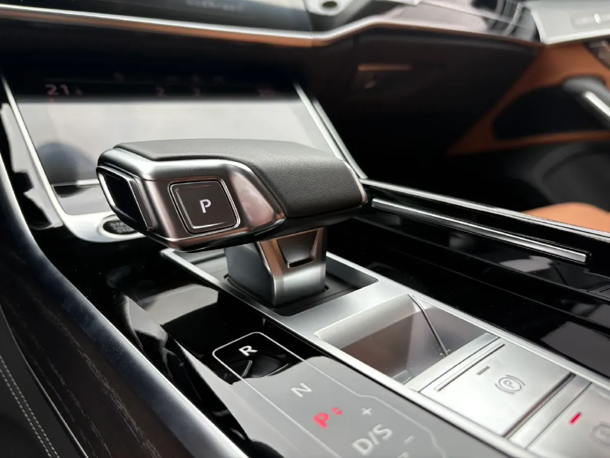 2025 Audi A8 3.0T 286HP V6 8AT,autocango,china used car exporter,china ev exporter,chinese used car exporter,chinese used ev exporter