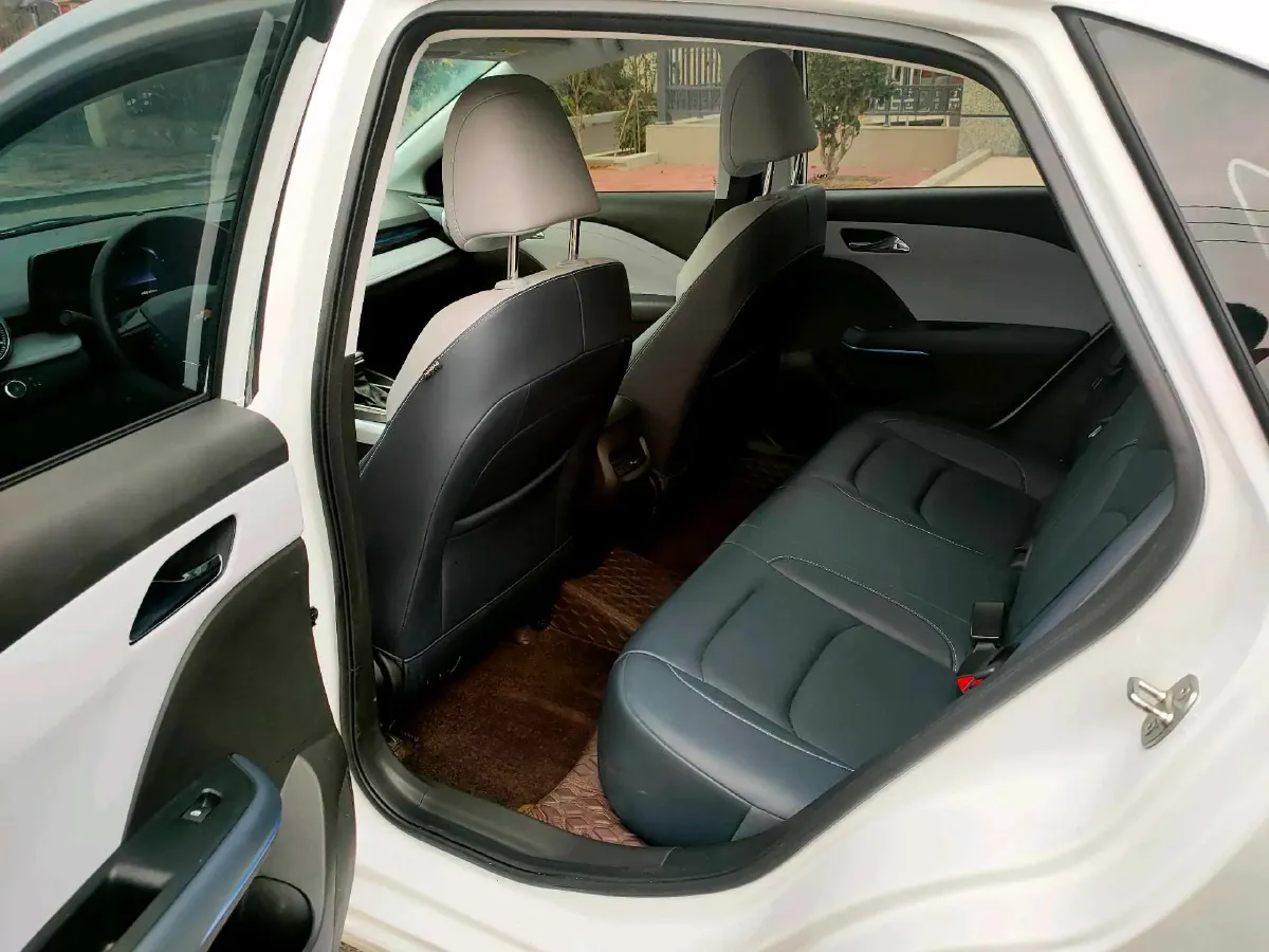 2024 Chevrolet Monza 1.5L 113HP L4 6DCT,autocango,china used car exporter,china ev exporter,chinese used car exporter,chinese used ev exporter