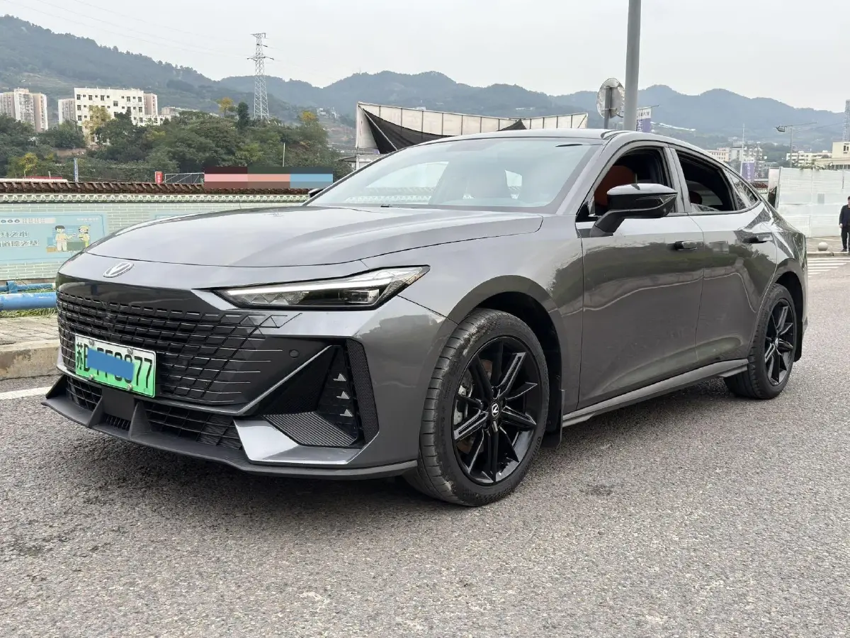 2023 ChangAn UNI-V iDD 1.5T 170HP L4 6TCT PHEV 18.4KWH