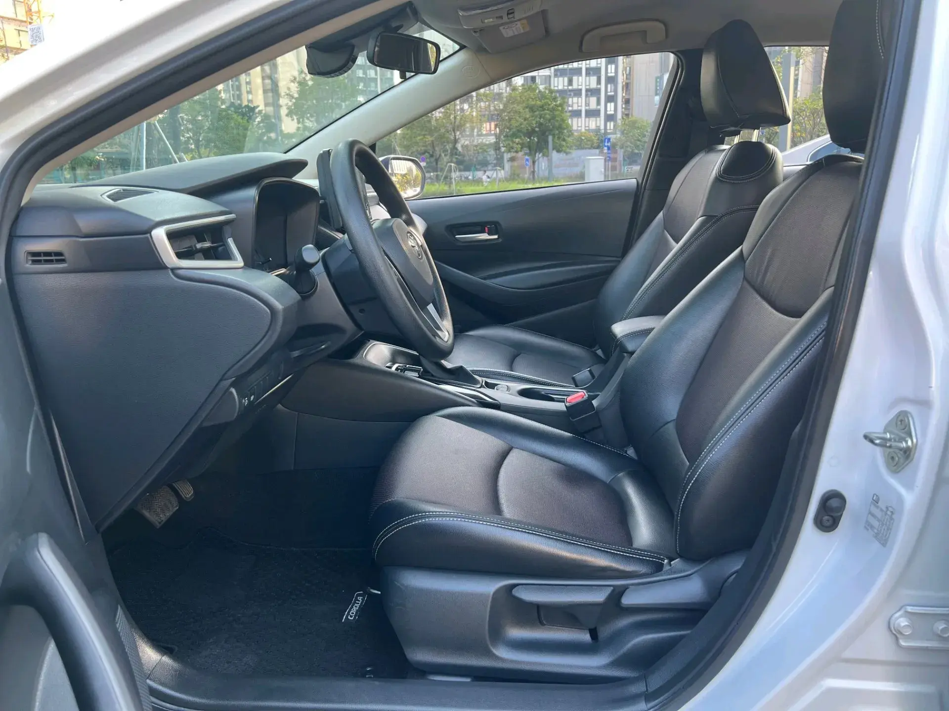 2022 TOYOTA COROLLA thumbnail 3