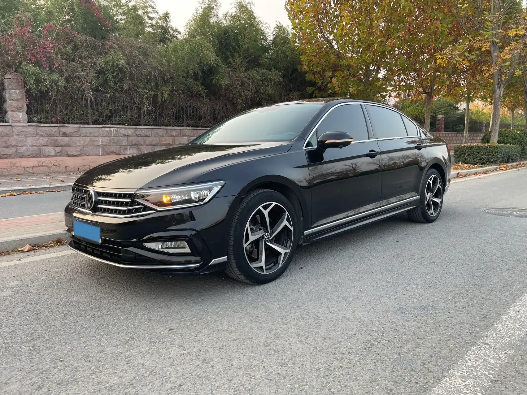 2023 VOLKSWAGEN MAGOTAN view 1