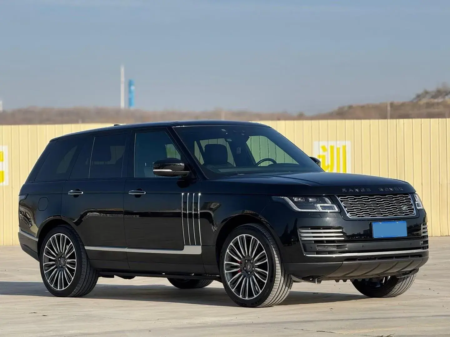 2022 LAND ROVER thumbnail 3