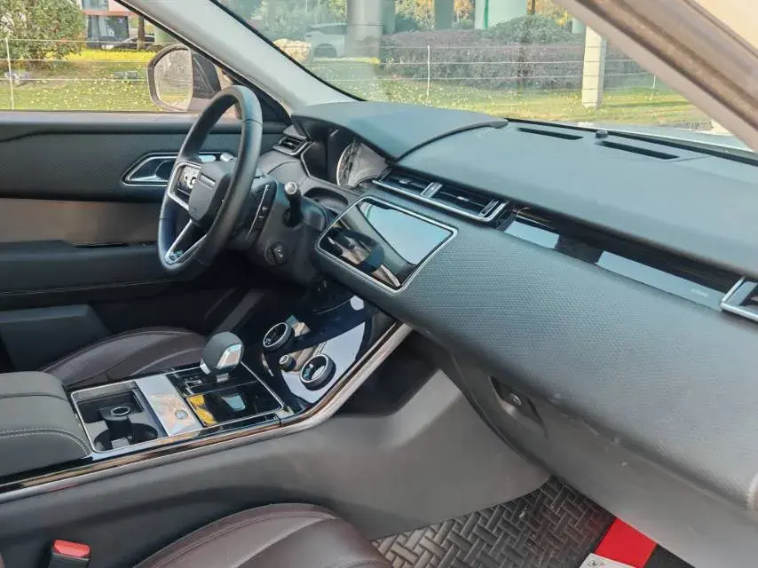 2022 LAND ROVER thumbnail 4