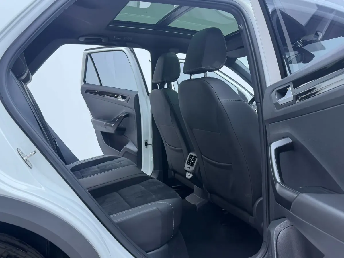 2021 Volkswagen T-Roc 1.4T 150HP L4 7DCT,autocango,china used car exporter,china ev exporter,chinese used car exporter,chinese used ev exporter