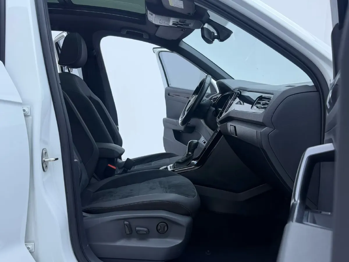 2021 Volkswagen T-Roc 1.4T 150HP L4 7DCT,autocango,china used car exporter,china ev exporter,chinese used car exporter,chinese used ev exporter