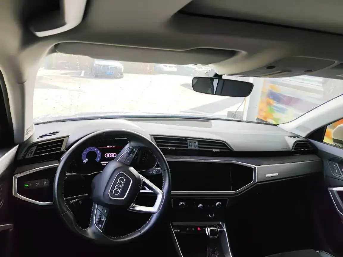 2020 AUDI Q3 thumbnail 2