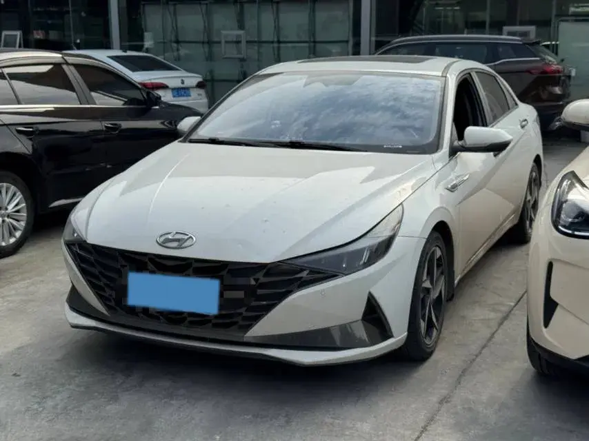 2022 HYUNDAI ELANTRA view 1