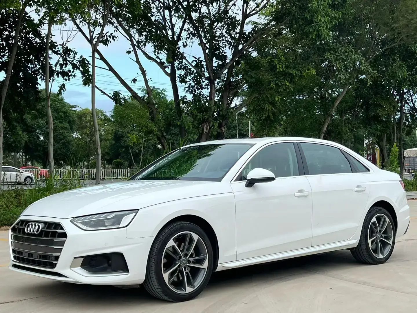 2020 AUDI A4L view 1