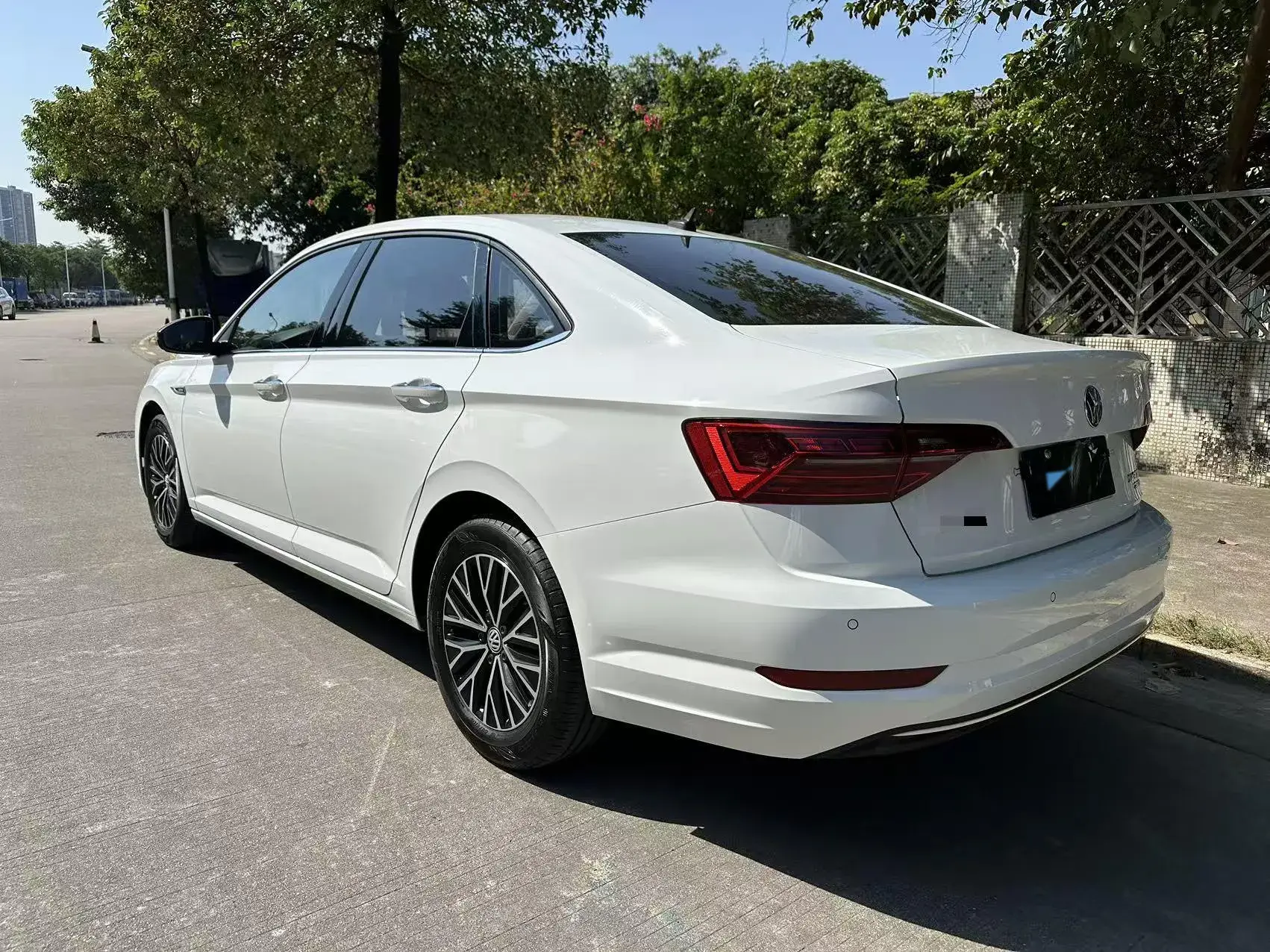 2021 VOLKSWAGEN SAGITAR thumbnail 4