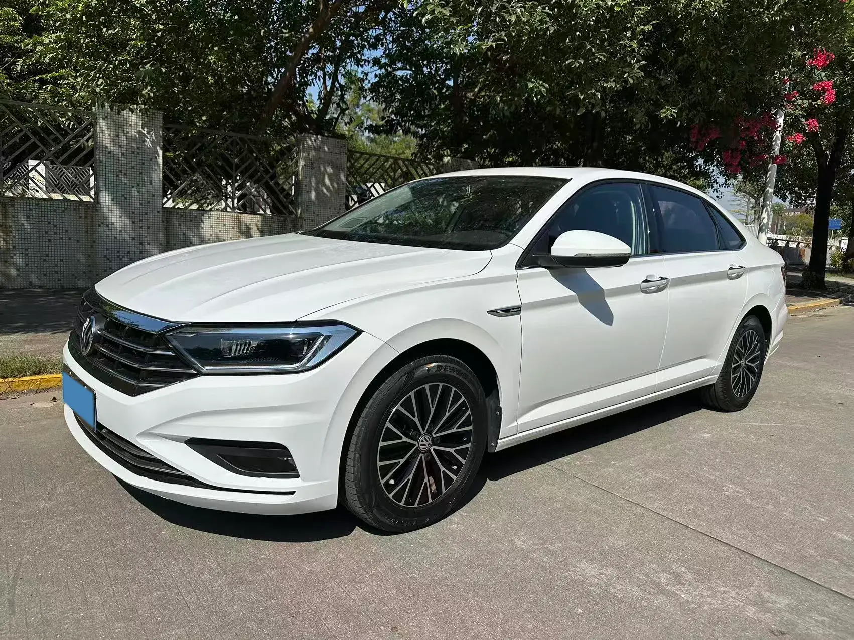 2021 VOLKSWAGEN SAGITAR view 1