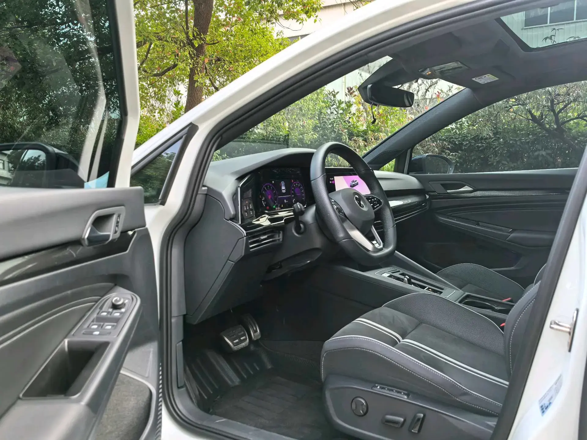 2021 VOLKSWAGEN GOLF thumbnail 4