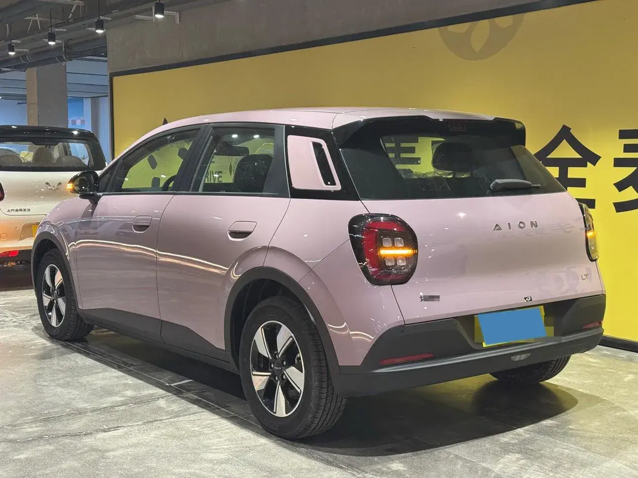2025 AION AION thumbnail 3