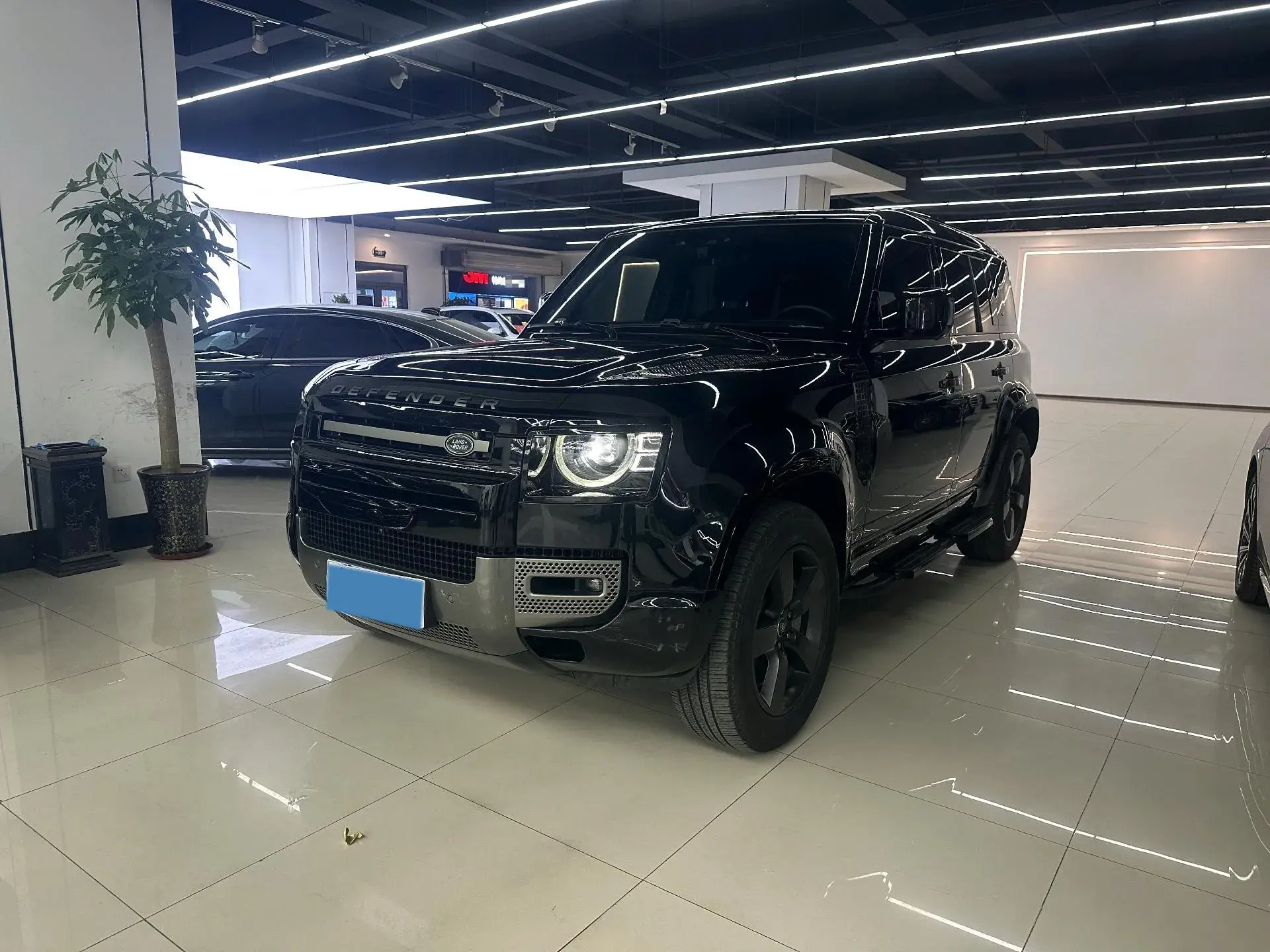 2024 LAND ROVER view 1