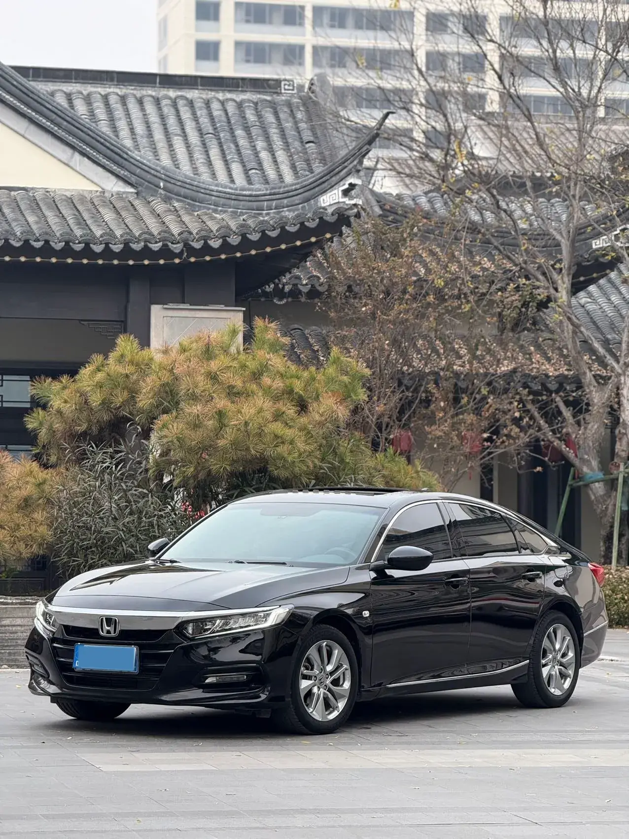 2018 HONDA ACCORD view 1