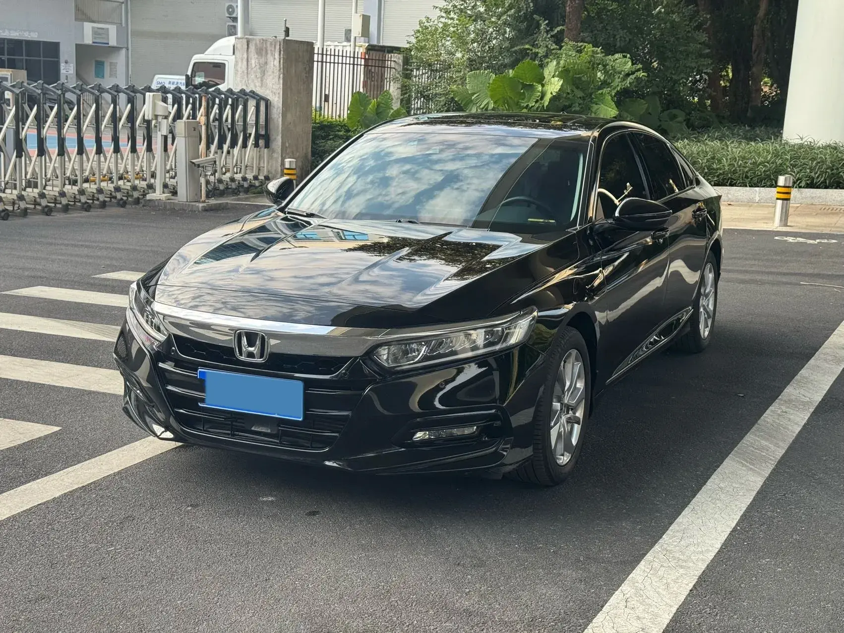 2021 HONDA ACCORD view 1