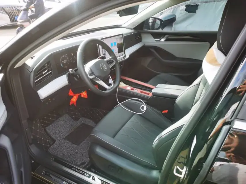 2024 VOLKSWAGEN MAGOTAN thumbnail 2